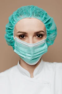 ماسکنه (آکنه ناشی از ماسک زدن): علل، علائم و روشهای درمان